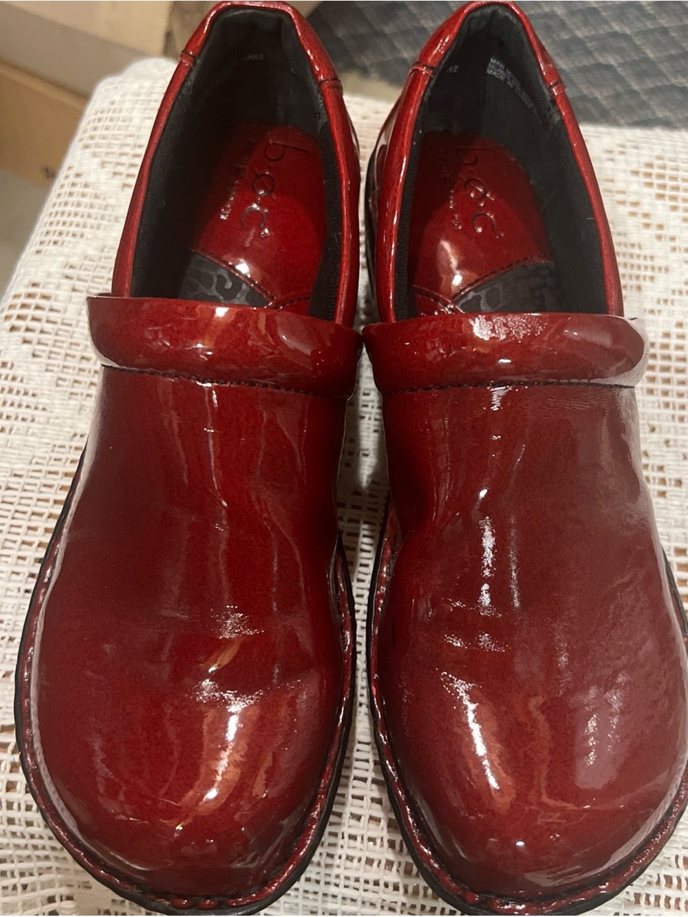 Born concepts women’s size 8 red pattern slip on shoes